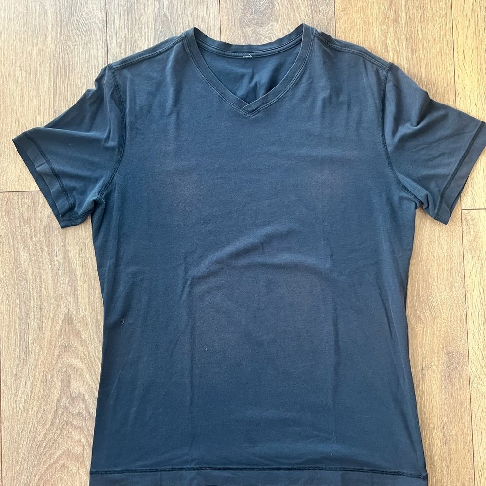 Black Lululemon Fundamental V Neck Size L